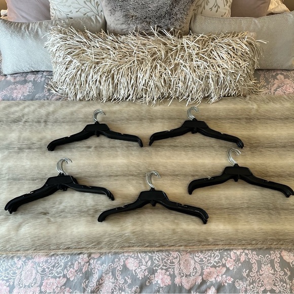 RESELLERS BUNDLE Recycled Plastic with Notches SHIRT HANGERS 17” Black 25 Pack - Picture 3 of 11